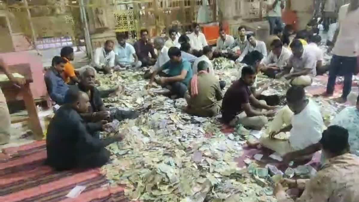 इतना चढ़ावा शायद ही पहले कभी देखा गया हो! संवलिया सेठ मंदिर में रिकॉर्ड तोड़ चढ़ावा — ₹29 करोड़ से अधिक नकद, 135 किलो चांदी और सोना मिला