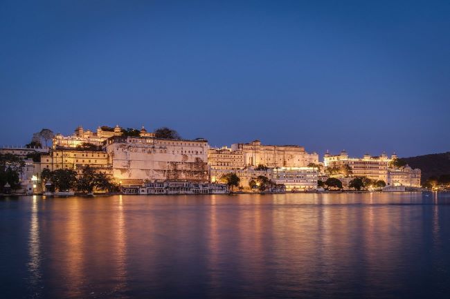 Ambrai Ghat: Udaipur's Serene Lakeside Retreat