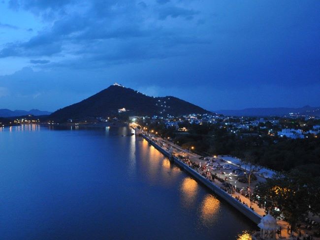 Explore Fateh Sagar Lake: Udaipur's Scenic Water Haven