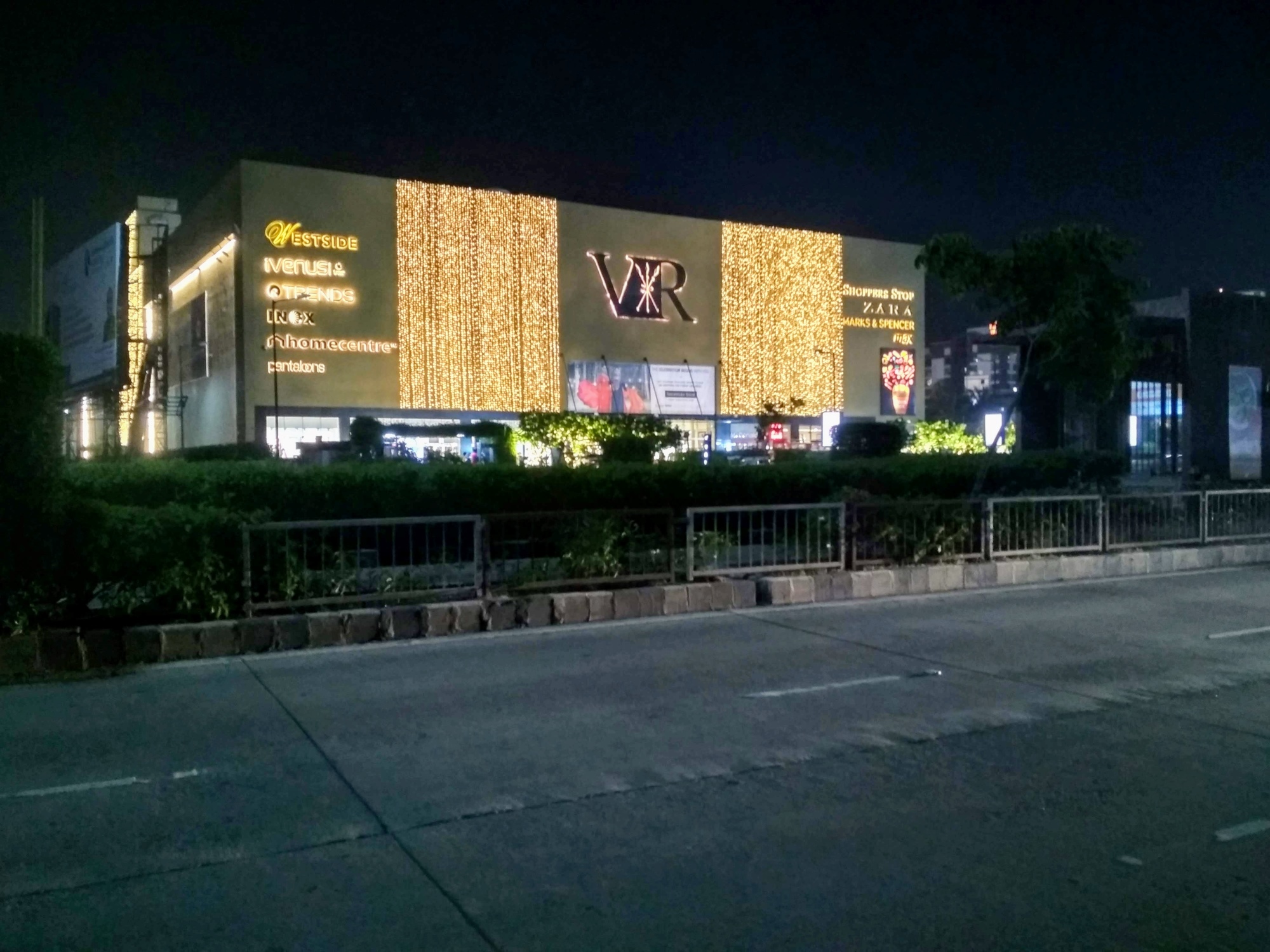 VR Mall Surat: The Ultimate Shopping and Entertainment Destination