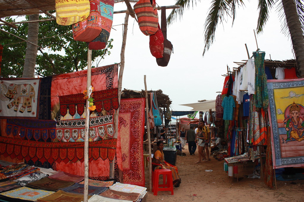 Anjuna Flea Market: Goa’s Vibrant Shopping Paradise