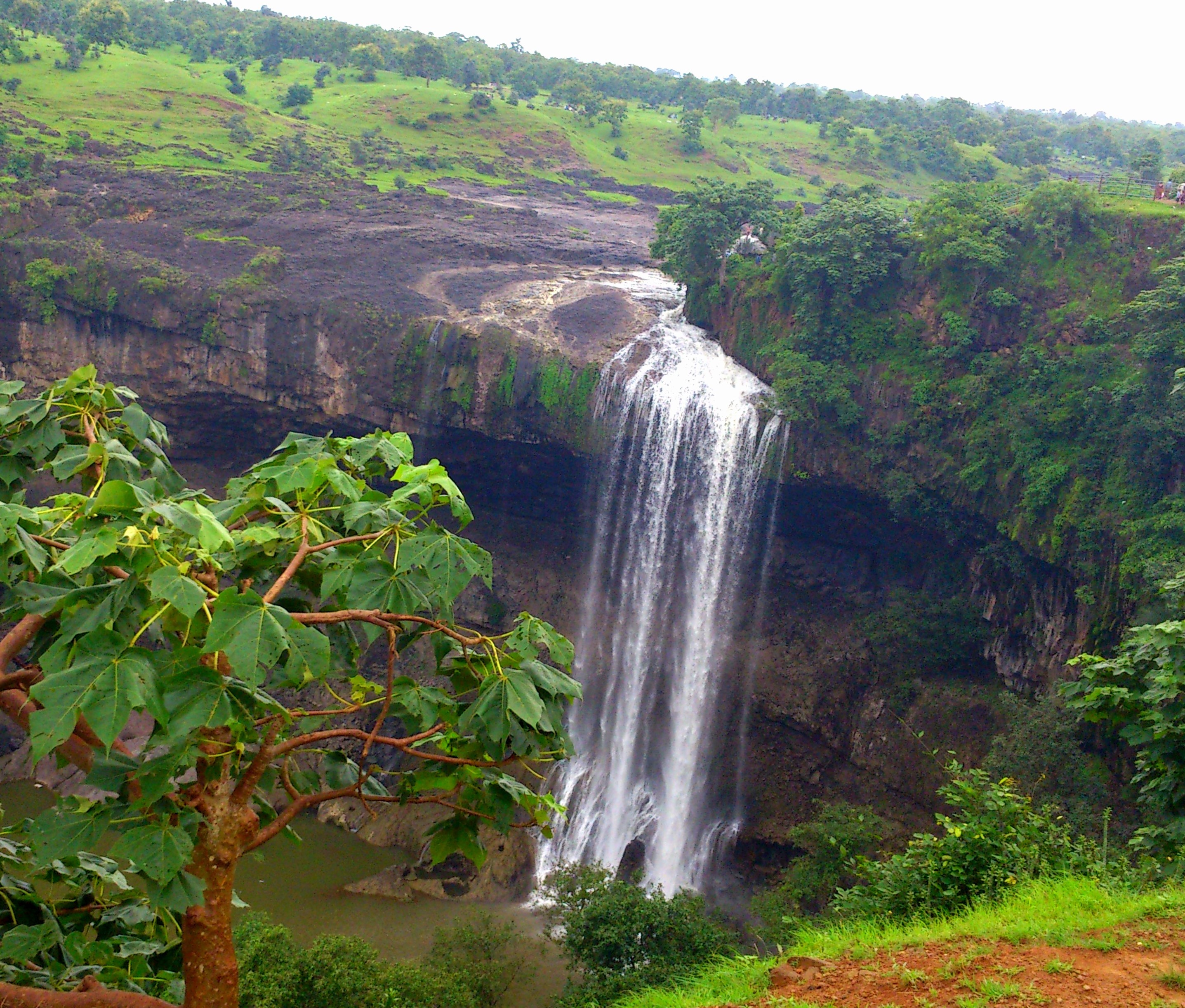 Tincha Falls: A Majestic Monsoon Destination Near Indore