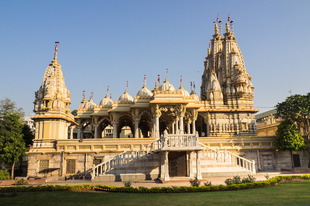 Hutheesing Jain Temple: A Stunning Example of Jain Architecture in Ahmedabad