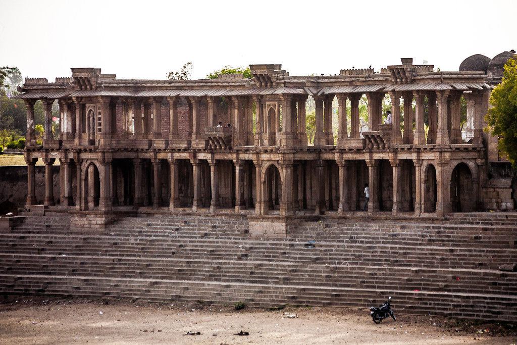 Sarkhej Roza: A Masterpiece of Islamic Architecture in Ahmedabad