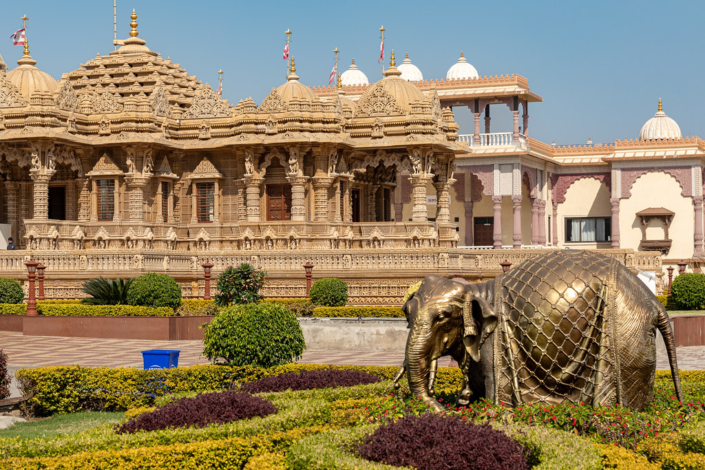 Swaminarayan Temple (Akshardham): A Majestic Spiritual Landmark in Ahmedabad